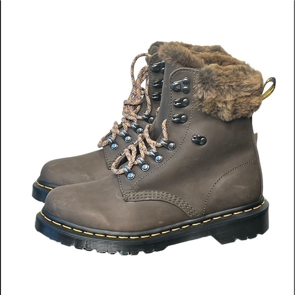 Dr Martens 1460 Serena Collar Faux Fur Lined Lace Up Boots NEW. Fall Winter Cold